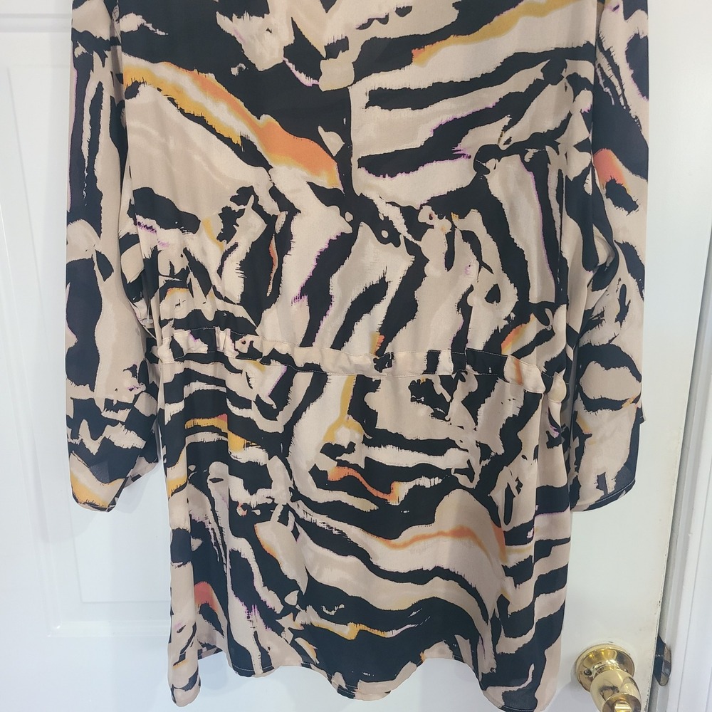 Dennis Basso Abstract Animal Print Beaded V-Neck Top Womens Medium - Picture 11 of 16